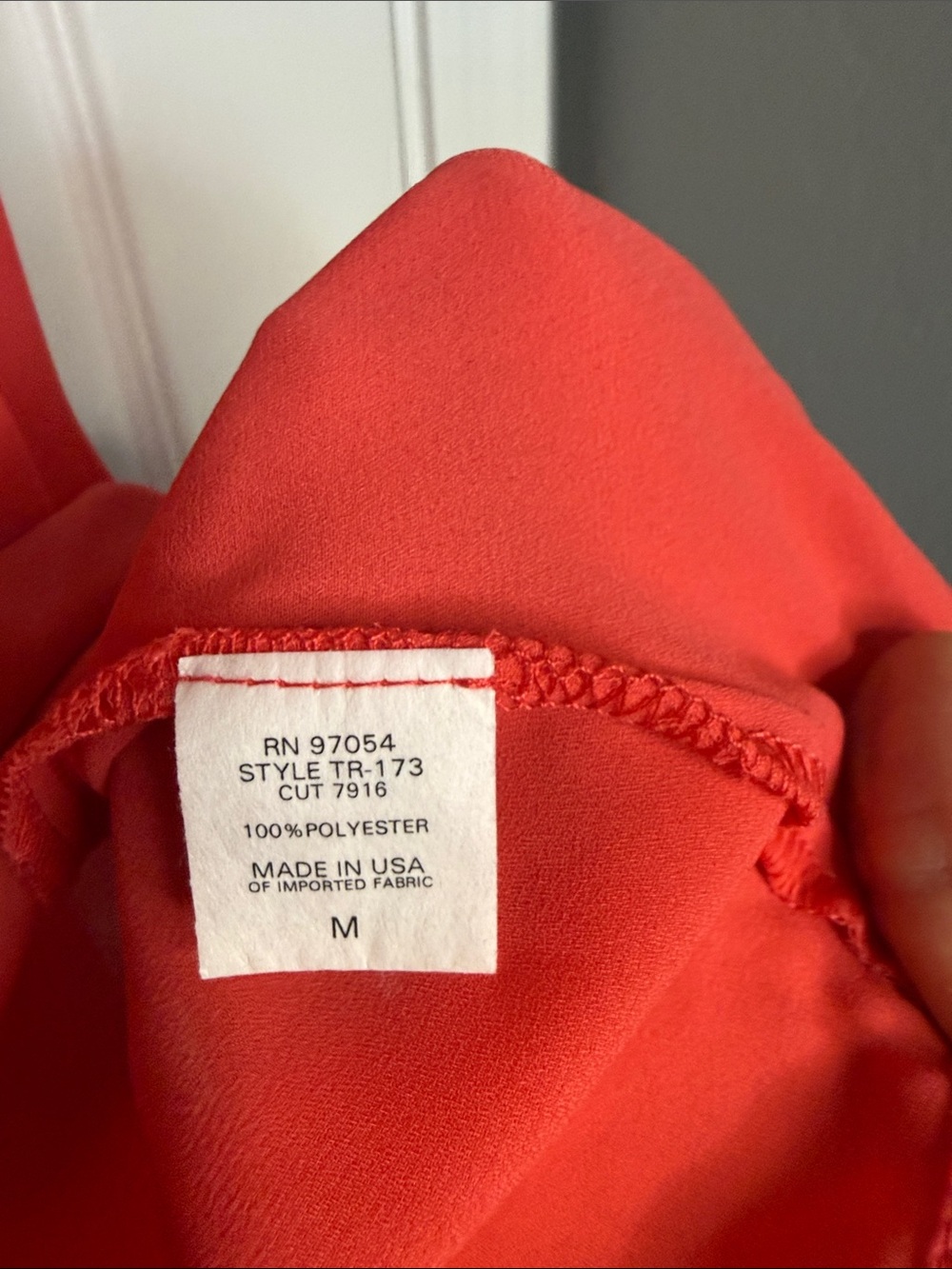 Keyhole Sleeveless Camisole in Coral - Picture 3 of 5